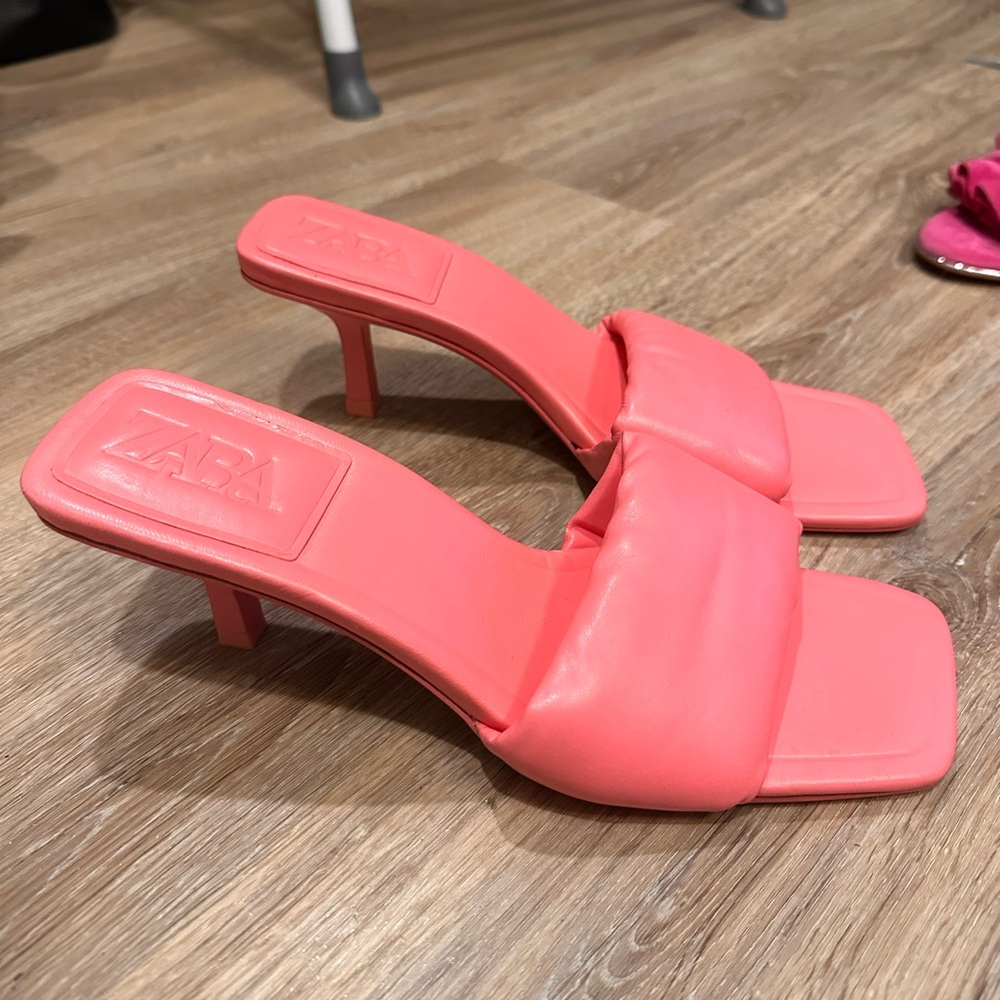 Zara size 39 puffy sandal